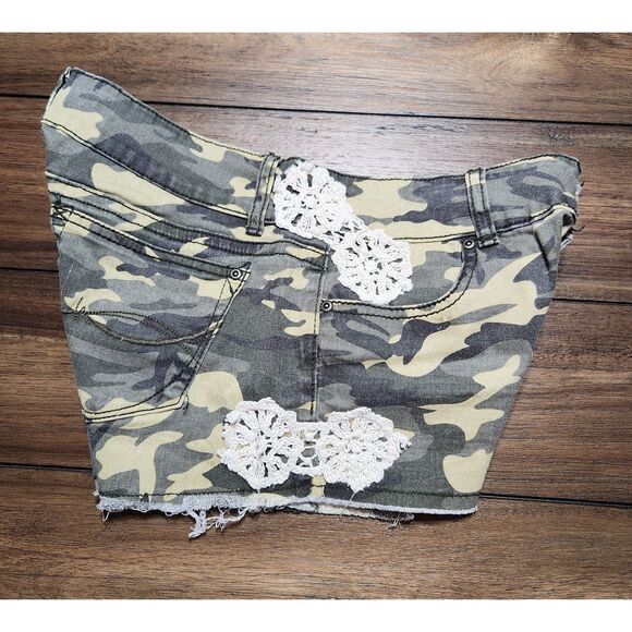 Rue 21 Booty Shorts Camo 11/12 - Picture 4 of 6